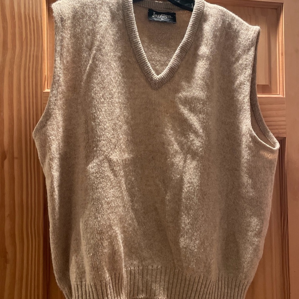 Jantzen Men's V-Neck Sweater Vest in Tan XL